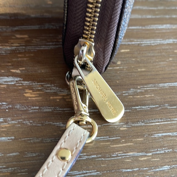 Michael Kors brown khaki mk zipper wristlet clutch wallet - Picture 4 of 5
